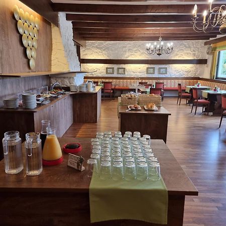 Landgasthof Zur Goldenen Traube Подерсдорф ам Зее Екстериор снимка